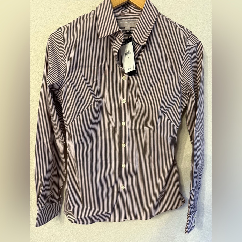 NWT Banana Republic Women’s Fitted Non-iron Striped Shirt Size 2